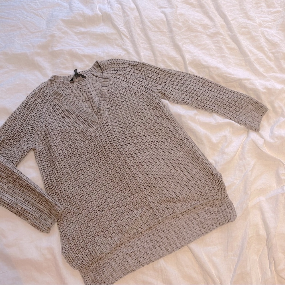 BCBG WOOL V-NECK SWEATER